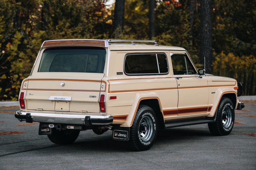  Jeep Cherokee Laredo (SJ) 1983 года  (фото 3 из 78)